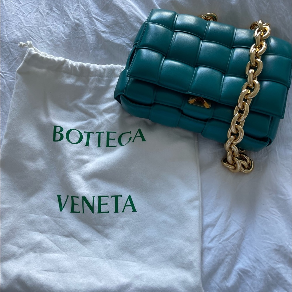 LIKE NEW!! Bottega Veneta Chain Cassette - Mallard color